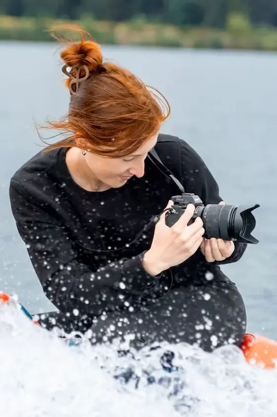 Nikola Hubáčková — fotografka z Olomouckého kraje při práci s fotoaparátem Nikon Z5 II